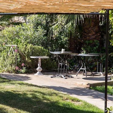 Le Jardin D'emile Hotel